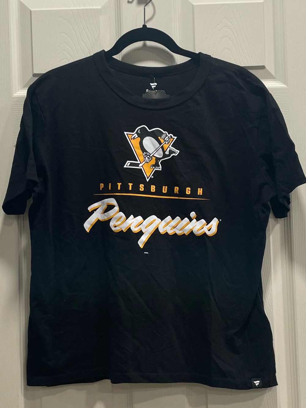 NWT Pittsburgh Penguins L T-Shirt NHL Officially Licensed